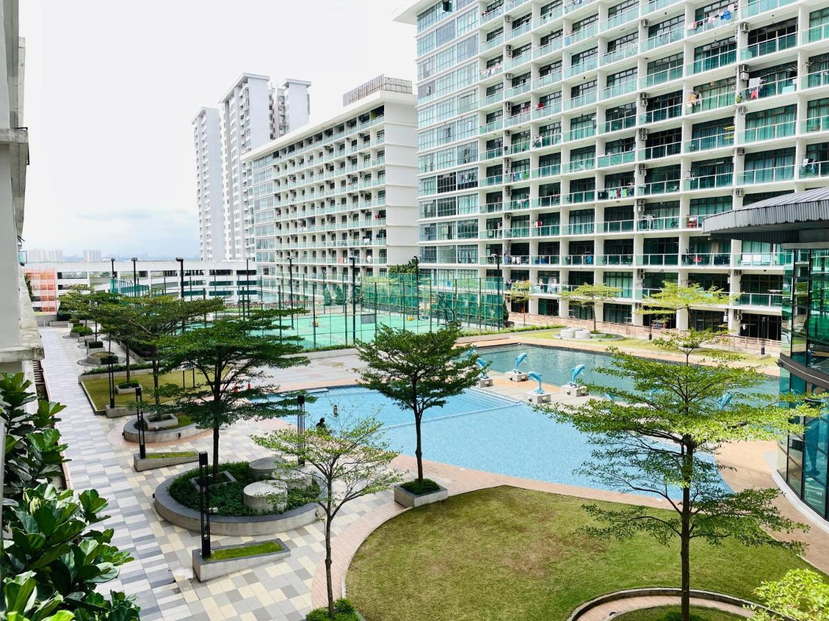 Palazio Mount Austin 2Br Studio Pool View With Tv Box-3 Plus 1 Pax C2-07 Johor Bahru Zewnętrze zdjęcie