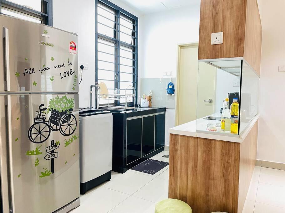 Palazio Mount Austin 2Br Studio Pool View With Tv Box-3 Plus 1 Pax C2-07 Johor Bahru Zewnętrze zdjęcie