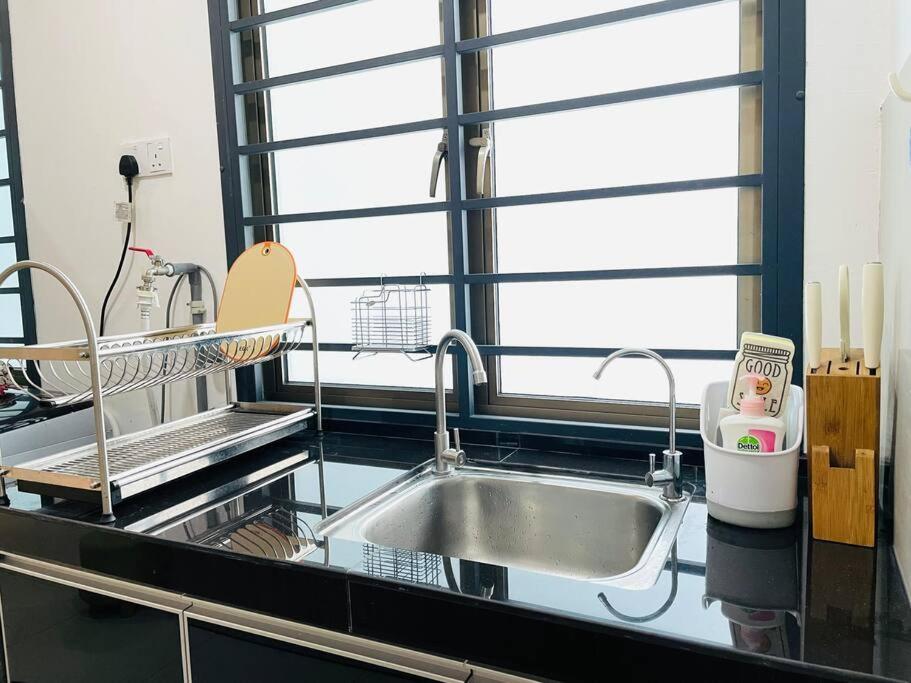 Palazio Mount Austin 2Br Studio Pool View With Tv Box-3 Plus 1 Pax C2-07 Johor Bahru Zewnętrze zdjęcie
